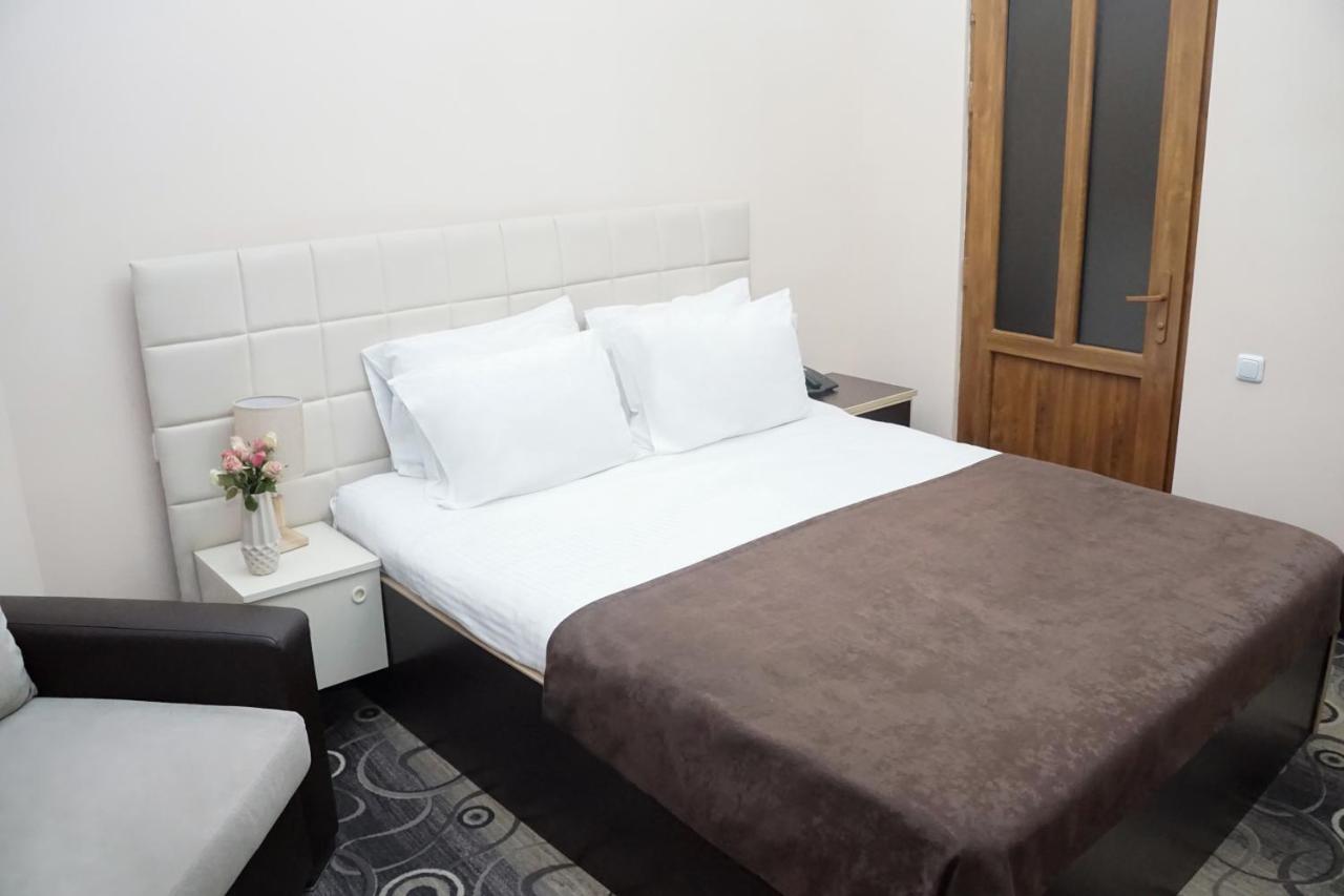 Nor Yerevan Hotel ภายนอก รูปภาพ