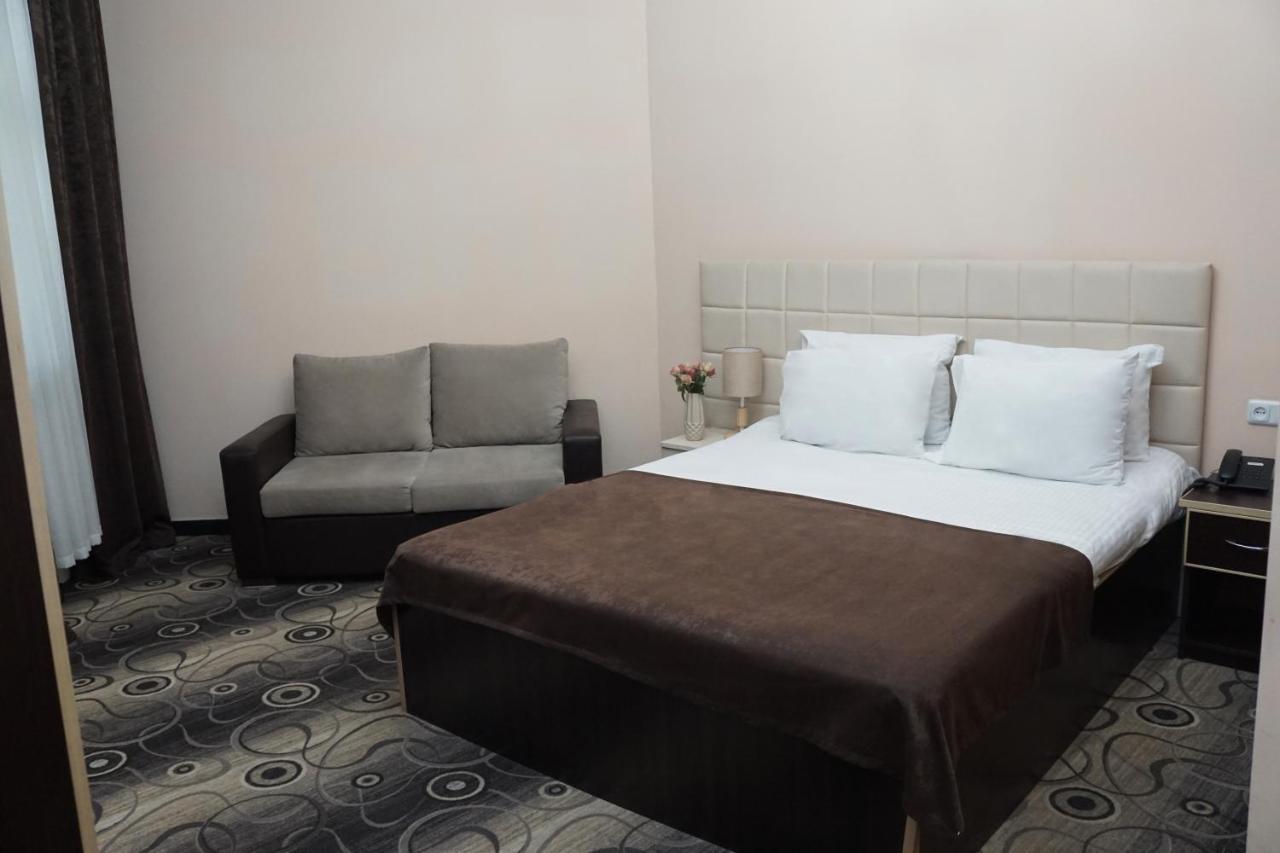 Nor Yerevan Hotel ภายนอก รูปภาพ