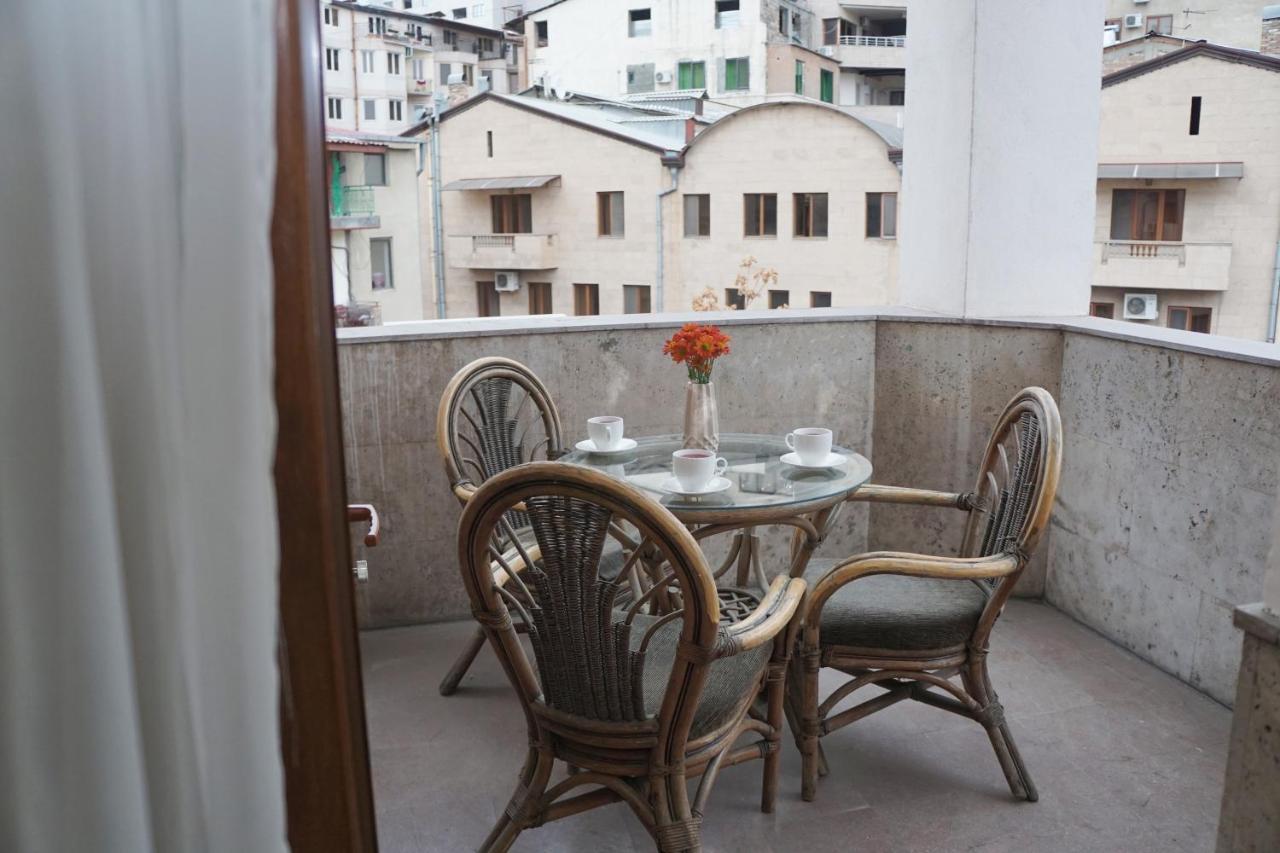Nor Yerevan Hotel ภายนอก รูปภาพ