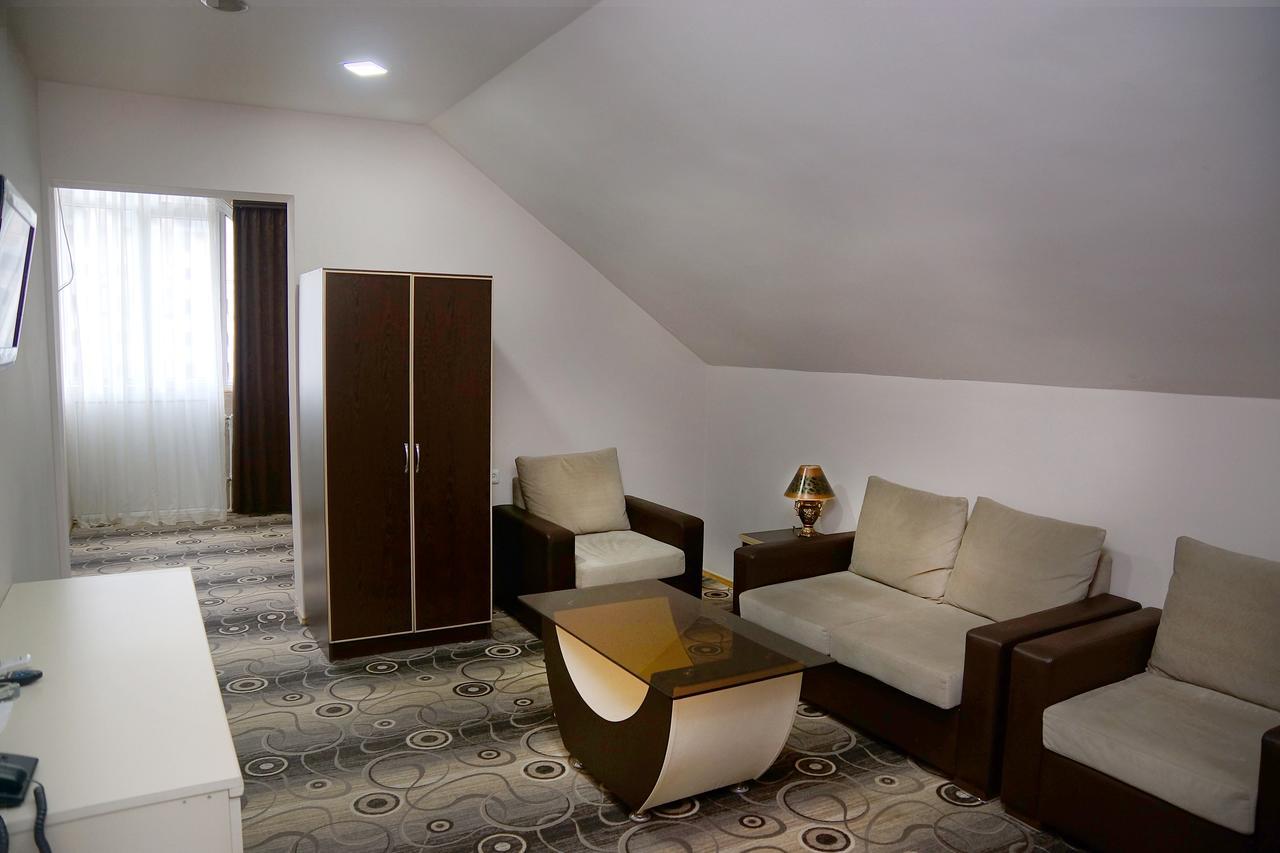 Nor Yerevan Hotel ภายนอก รูปภาพ